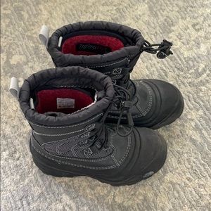 North face kids waterproof winter boots size 1.